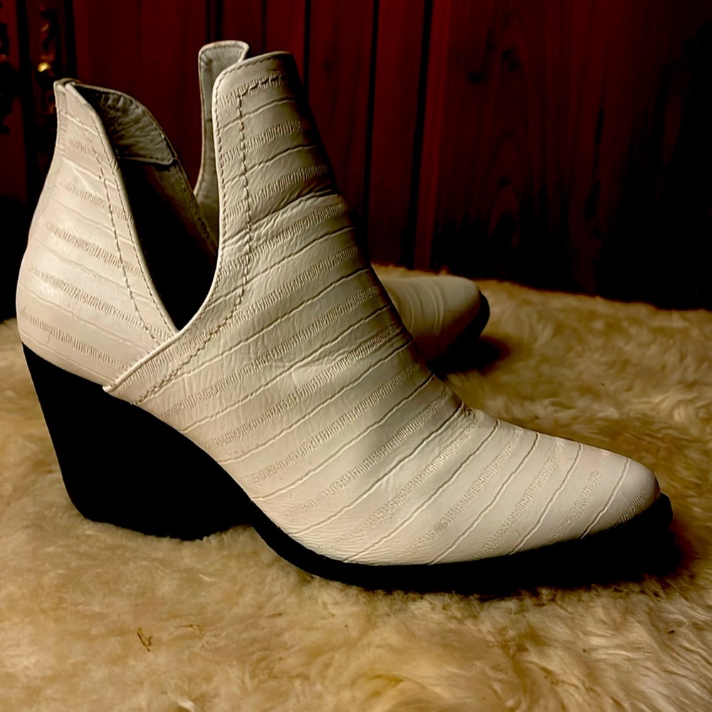 Matisse white boots western heel